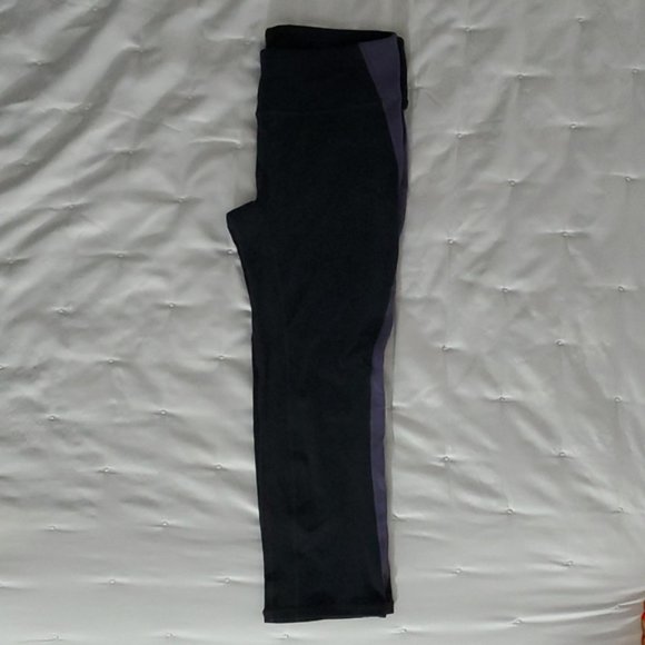 Gap Body Fit Cropped Workout Leggings- Small - Picture 3 of 11